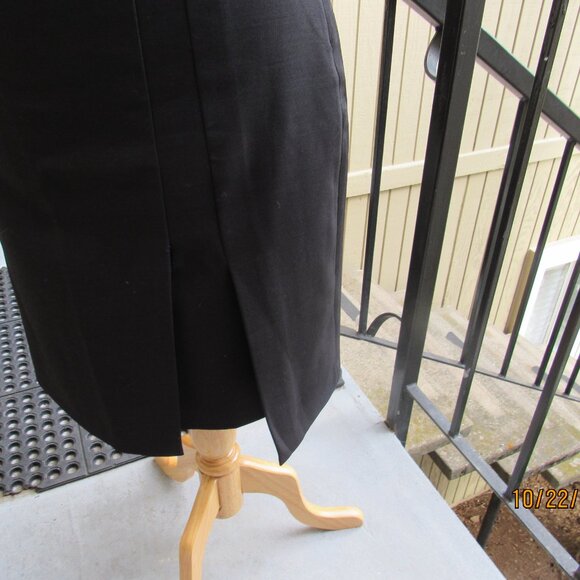 #519  NEW WOMEN'S BLACK SKIRT BY BLACK & WHITE (SIZE 16) - Picture 4 of 4
